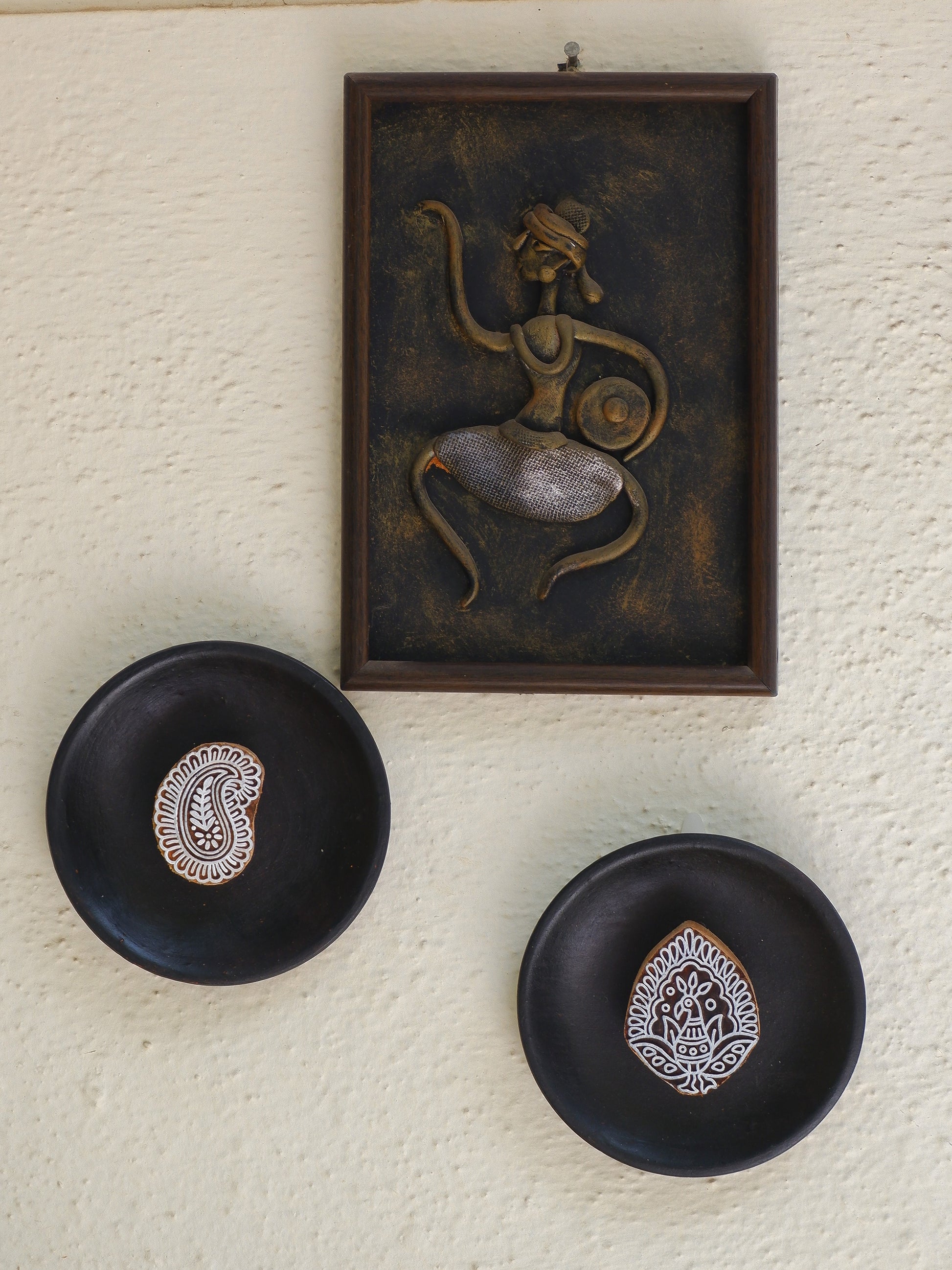 Shop Terracotta wall plates for painting to add to your home décor. Delivered all India
