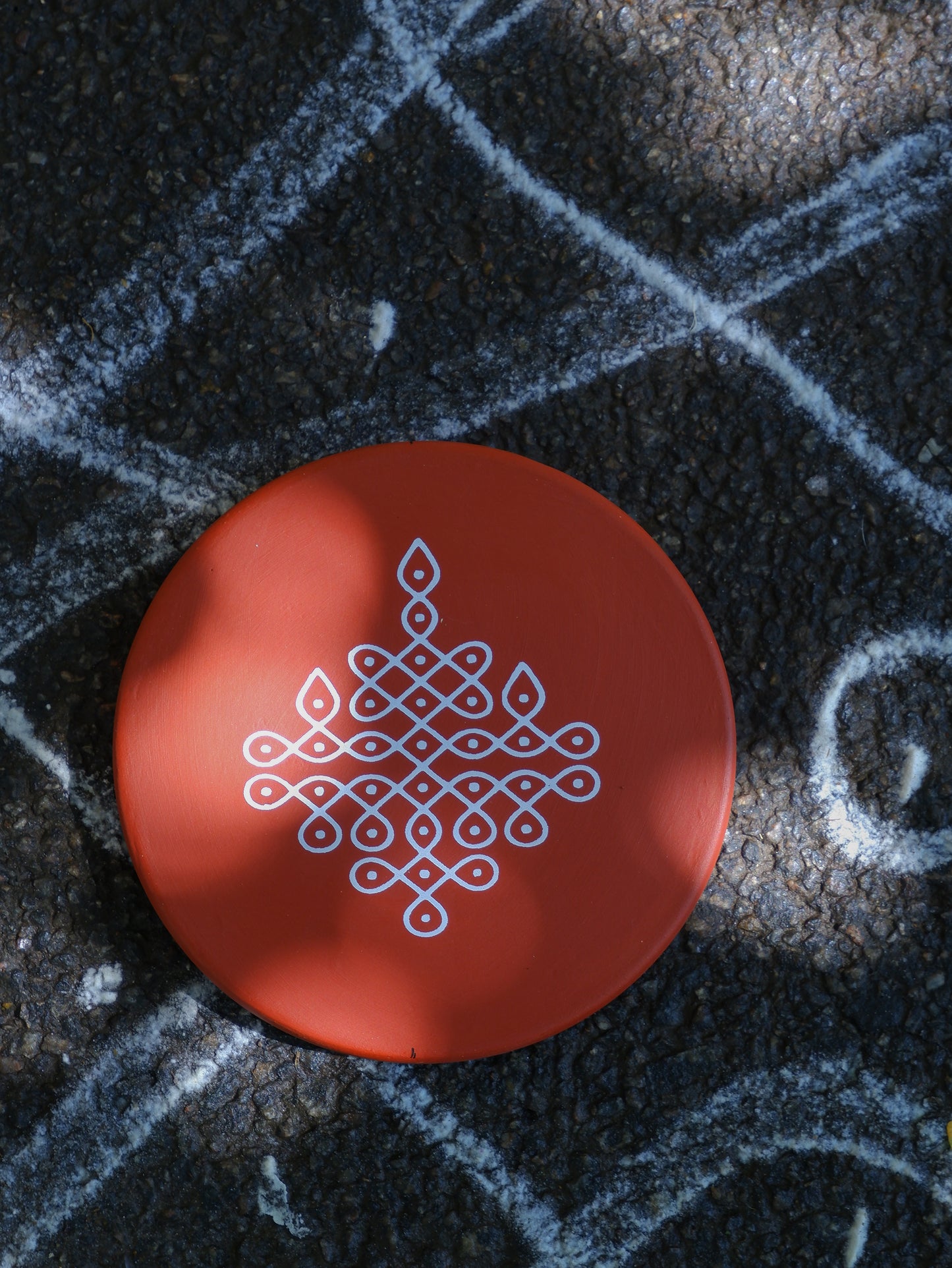 6 inch black Traditional South Indian Sikku Kolam Terracotta Wall Plates for Indian Homes