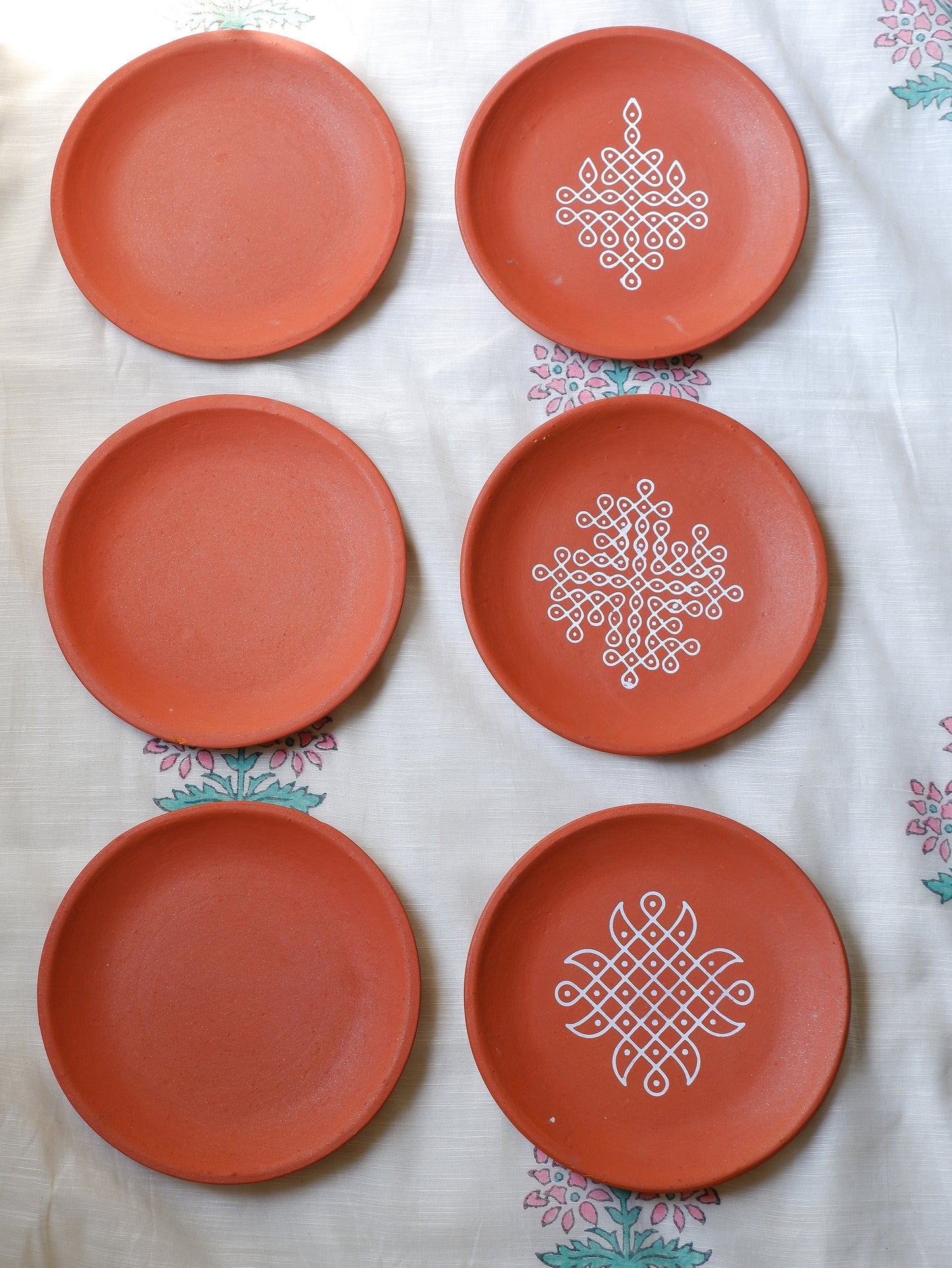 Shop Terracotta wall plates for painting to add to your home décor. Delivered all India