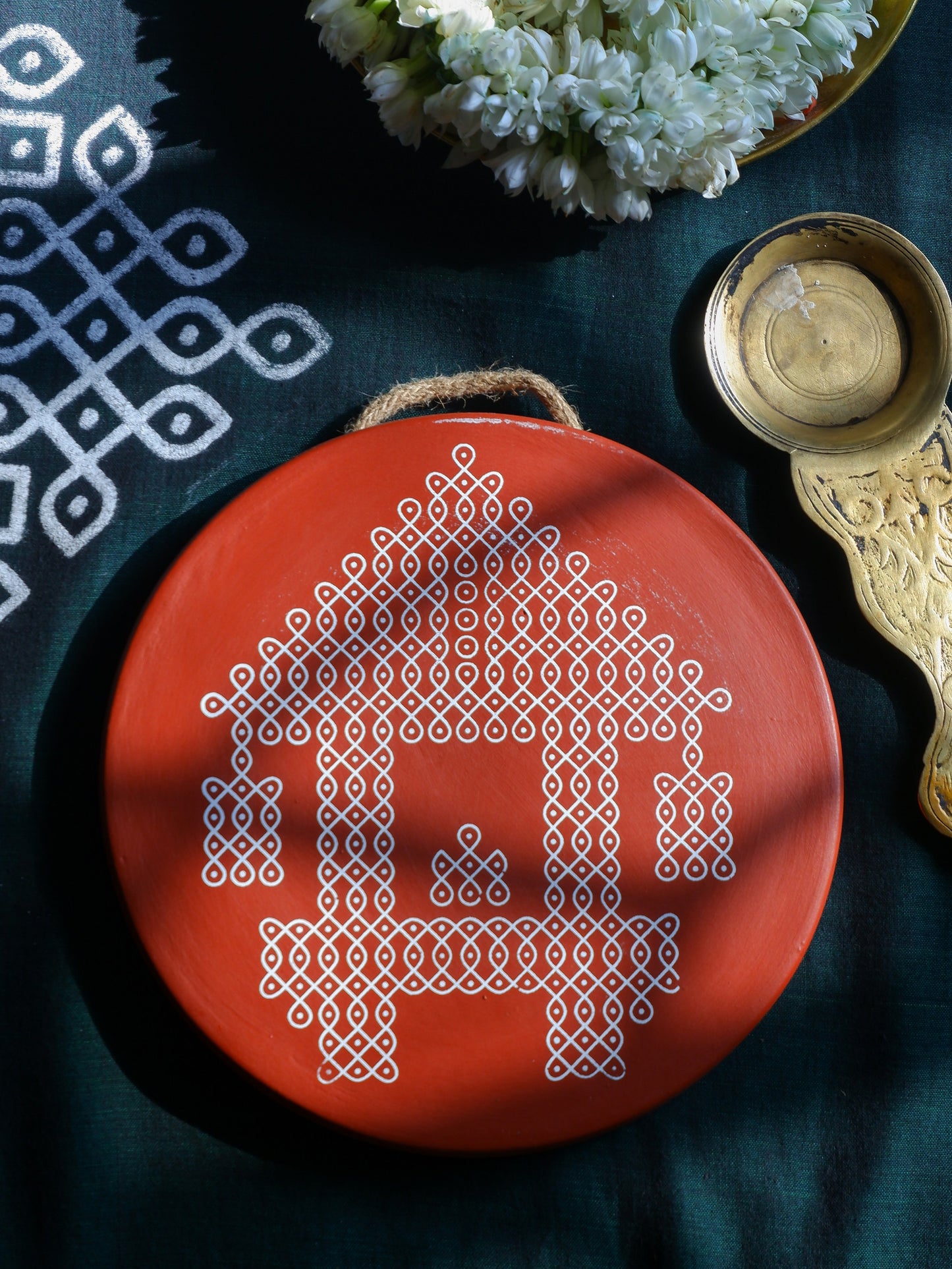 8 inch Traditional South Indian Ther Sikku Kolam Terracotta Wall Plate for Indian Homes