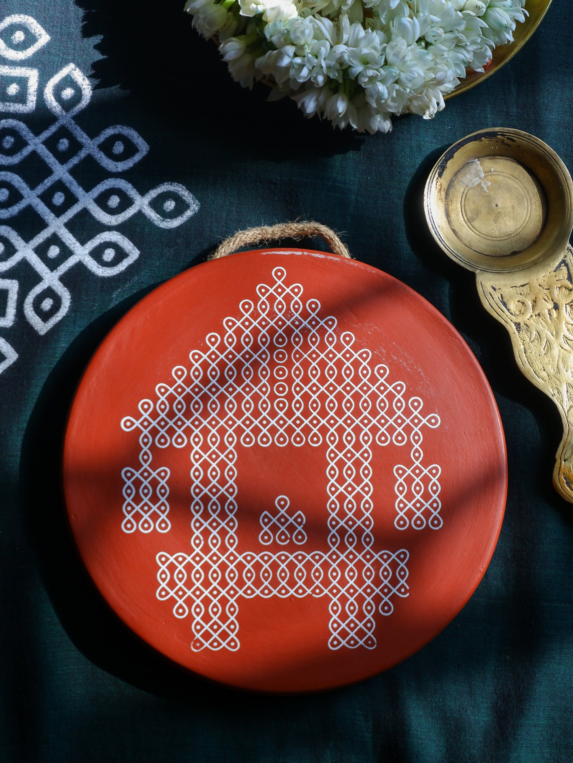 8 inch Traditional South Indian Ther Sikku Kolam Terracotta Wall Plate for Indian Homes