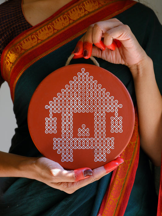 8 inch Traditional South Indian Ther Sikku Kolam Terracotta Wall Plate for Indian Homes