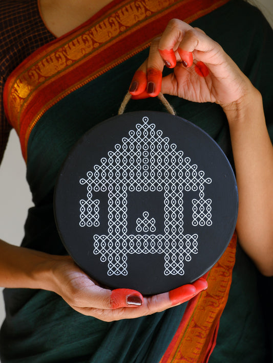 8 inch  black Ther Traditional South Indian Sikku Kolam Terracotta Wall Plates for Indian Homes