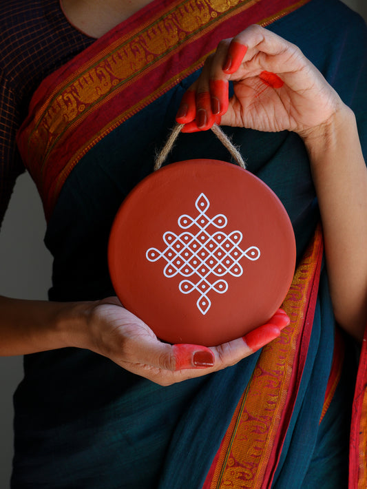 6 inch Traditional South Indian Sikku Kolam Terracotta Wall Plates for Indian Homes