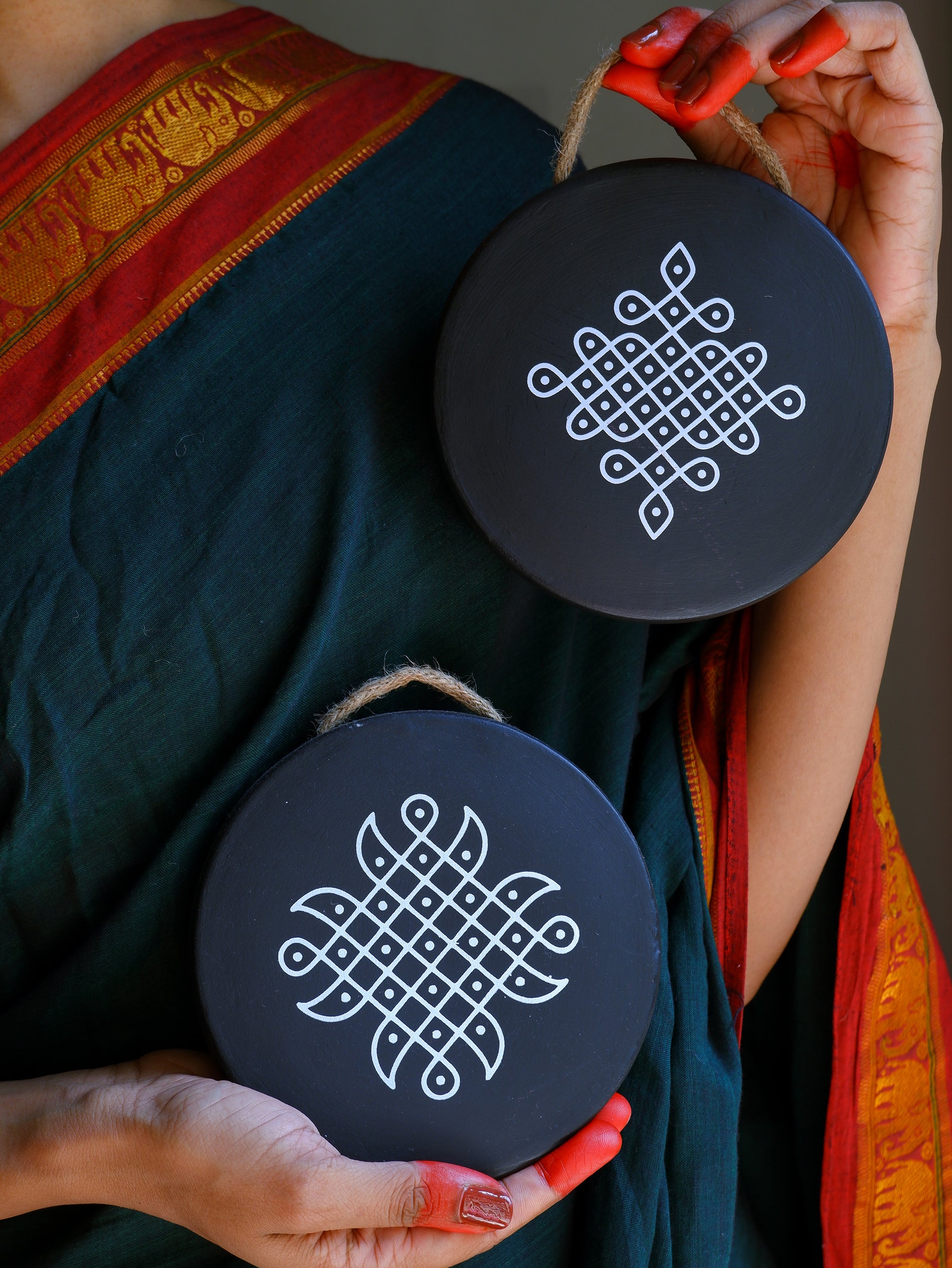 6 inch black Traditional South Indian Sikku Kolam Terracotta Wall Plates for Indian Homes