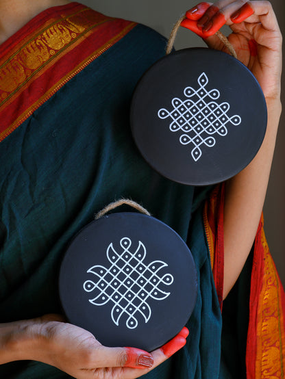 6 inch black Traditional South Indian Sikku Kolam Terracotta Wall Plates for Indian Homes